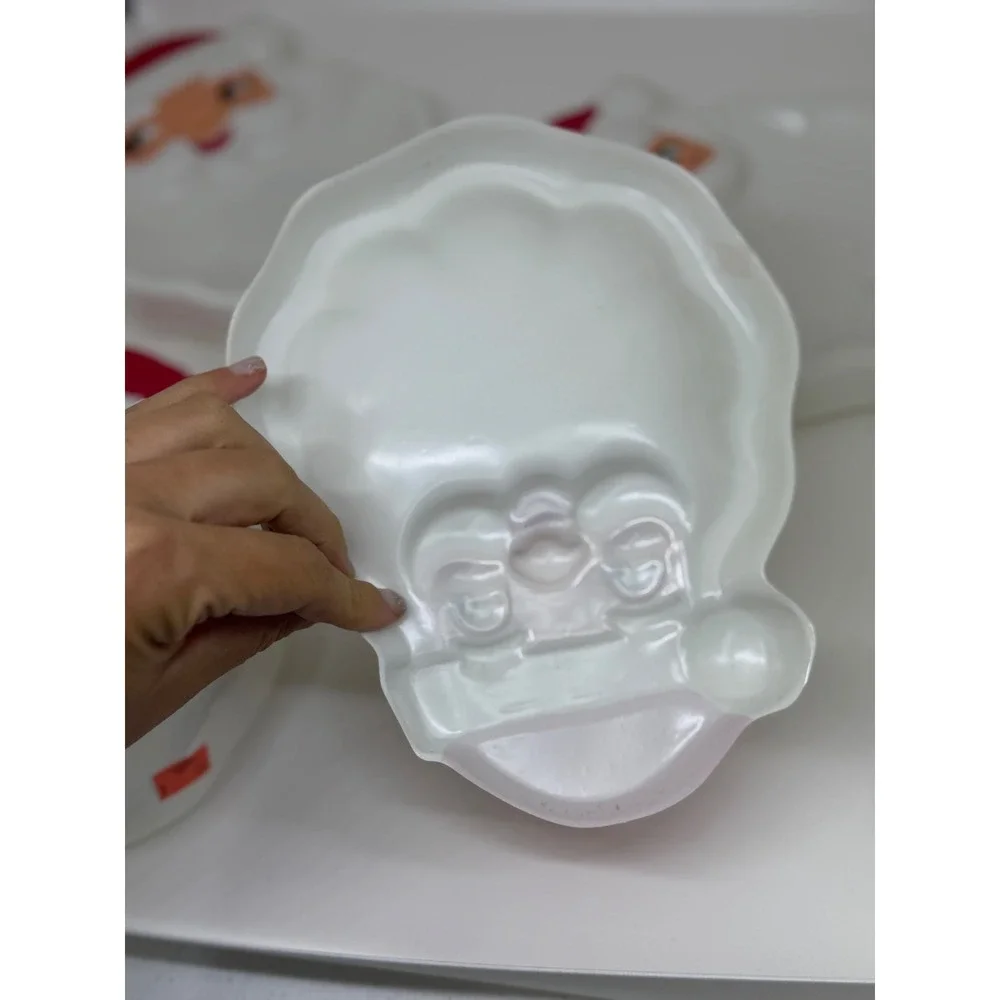 VTG Artherm Ind Santa Claus Plates White Red Plastic Christmas Trays Set of 4‎